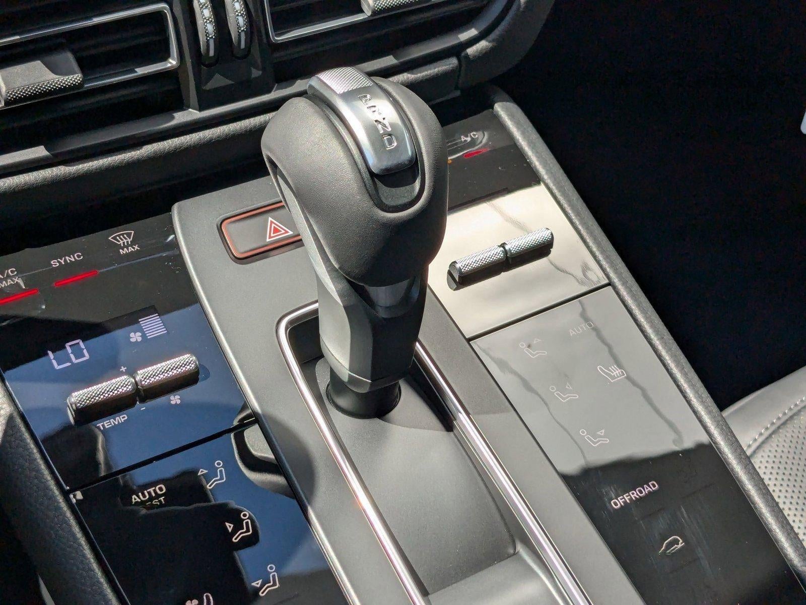 2025 Porsche Macan AWD