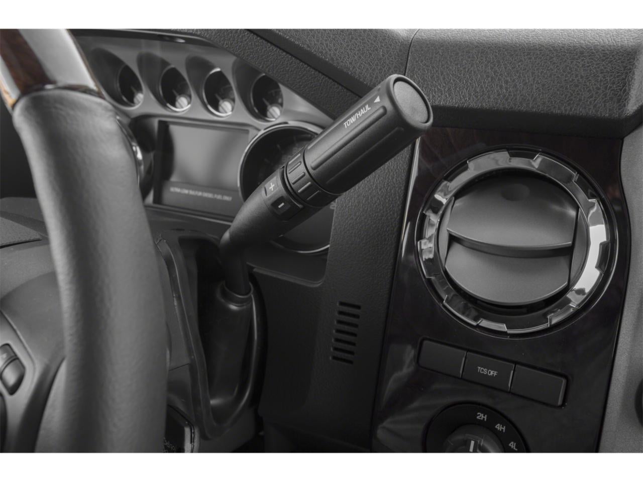 2015 Ford Super Duty F-350 DRW 4WD Crew Cab 8 Ft Box Lariat